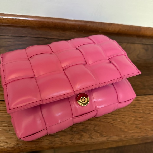 Urban Expressions Pink Crossbody or Clutch with Gold Chain- NWOT - Picture 6 of 9
